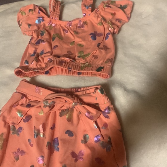 Emma And Elsa 2 Piece Outfit!! - Picture 3 of 5